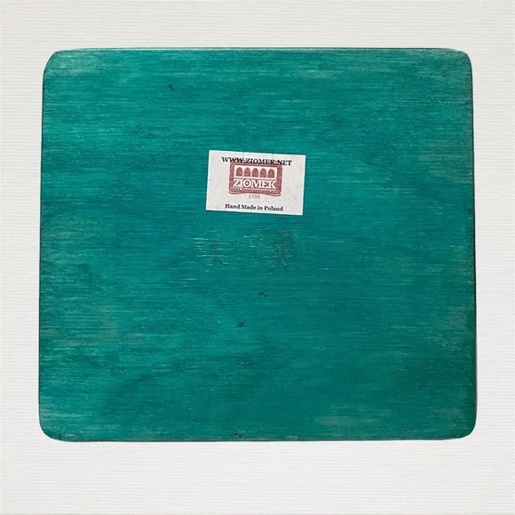 Small Handmade Polish Box with Carved Painted Lacquered Flowers - Picture 3 of 11